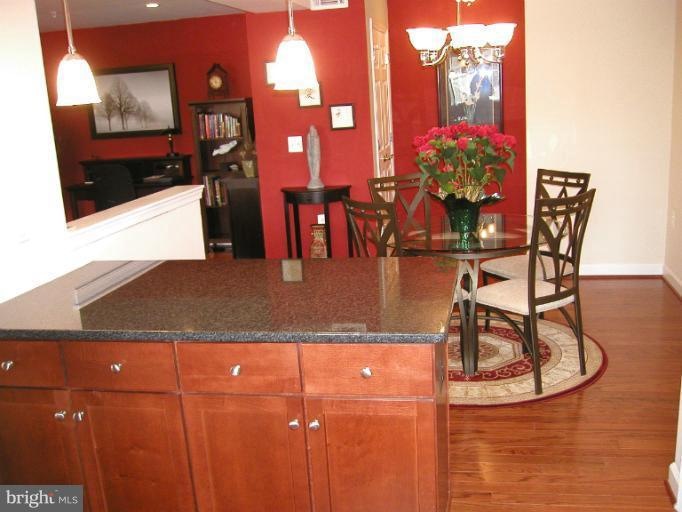 4189 S Four Mile Run Dr unit 103, Arlington, VA 22204 - photo 1