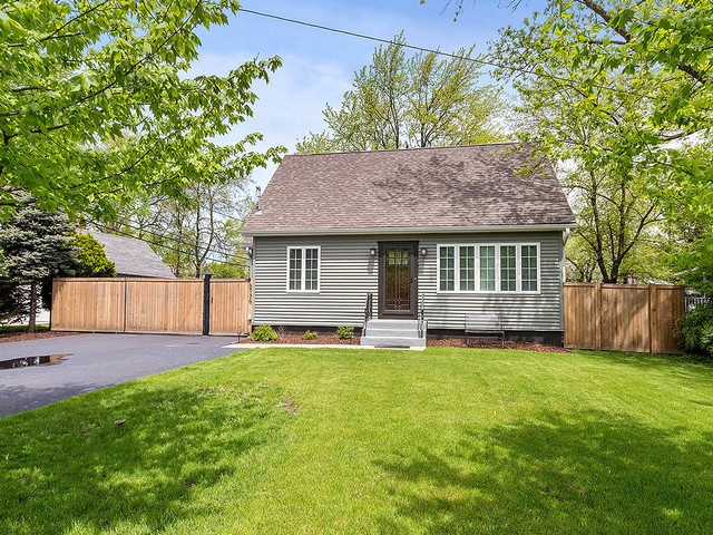 Welcome to 6736 Ravinia . Tinley Park