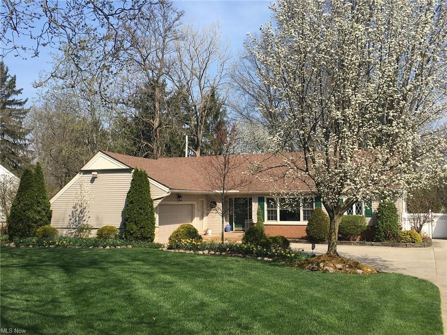 Welcome to this meticulously maintained RANCH in F