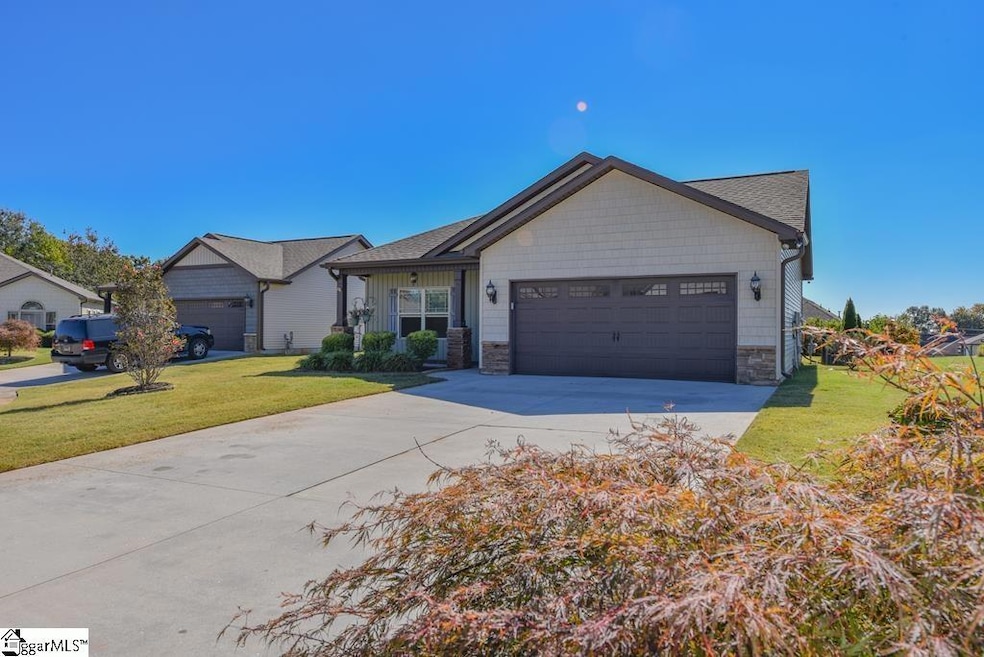 328 Linden Hall Ln, Easley, SC 29640 - photo 1