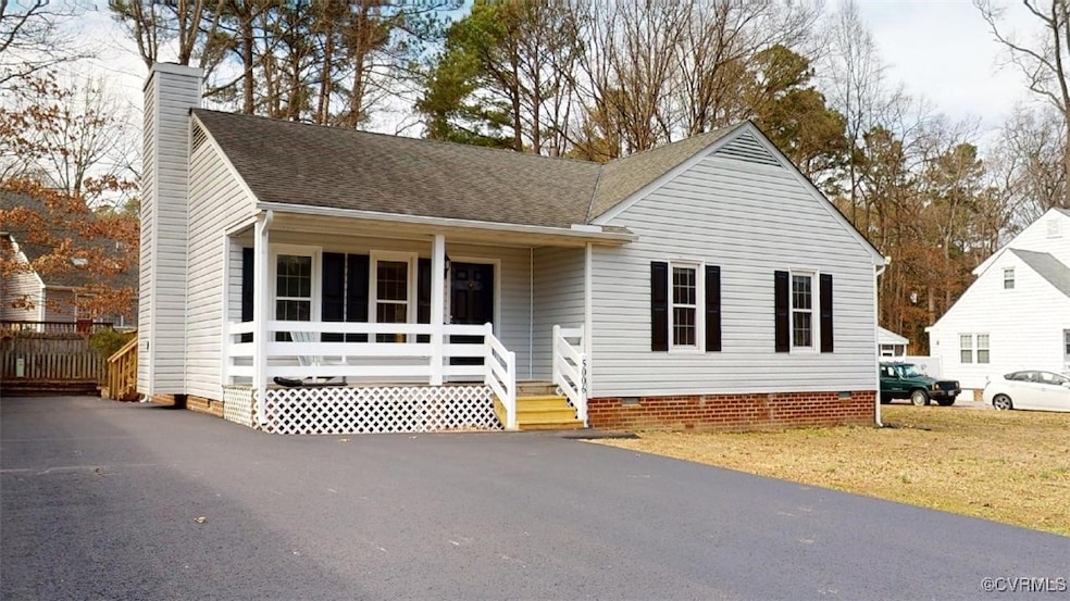 Bungalow-style house with crawl space, covered por