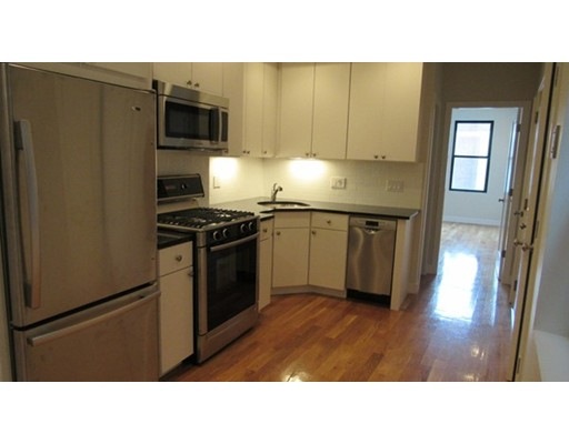 419 Hanover St unit 3, Boston, MA 02113 - photo 1