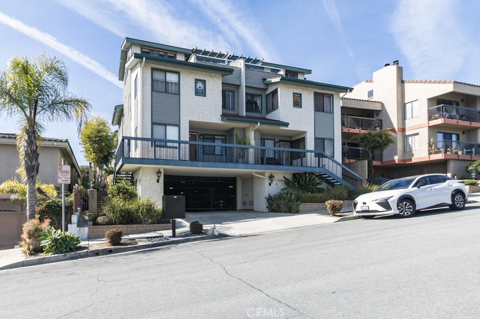 2215 Molino Ave unit C, Signal Hill, CA 90755 - photo 1