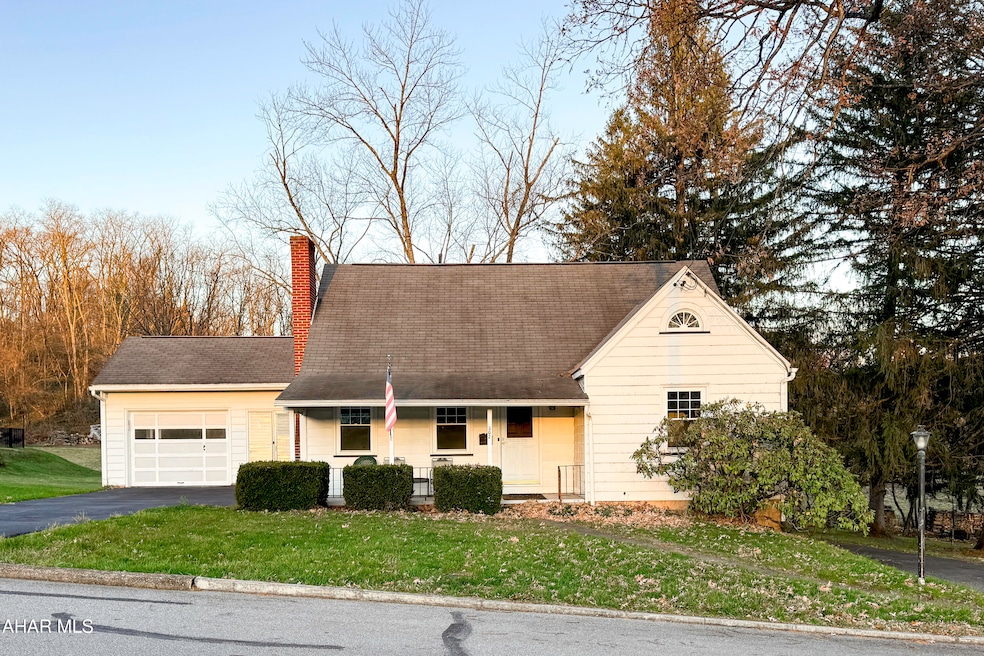 302 Dean St, Williamsburg, PA 16693 - photo 1