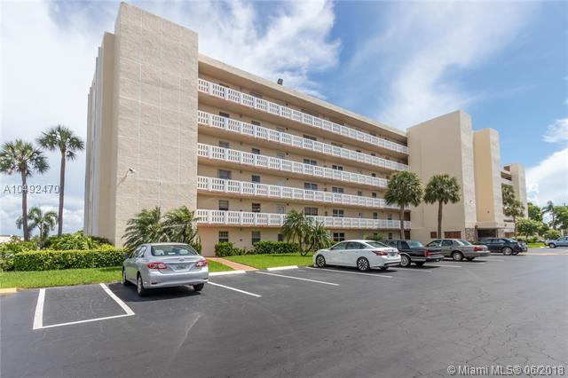 Beautifully maintained community, ample parking.