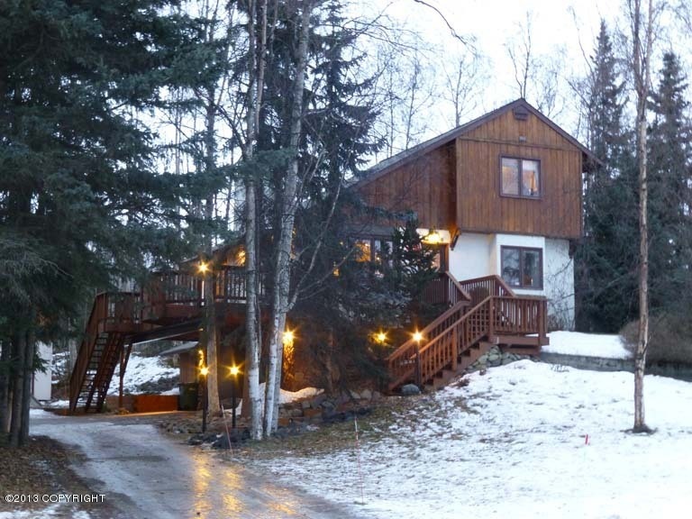 Privacy and a Quick Commute to Anchorage