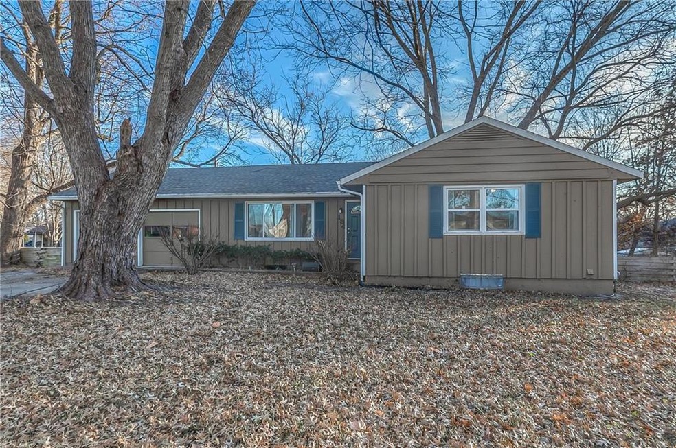 134 Woodland Rd, Lansing, KS 66043 - photo 1