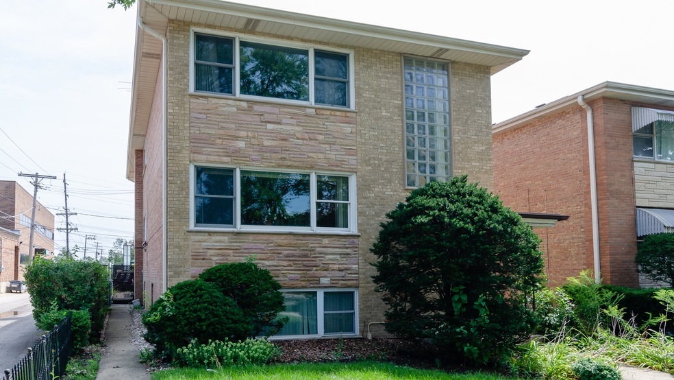 1215 Balmoral Ave, Westchester, IL 60154 - photo 1