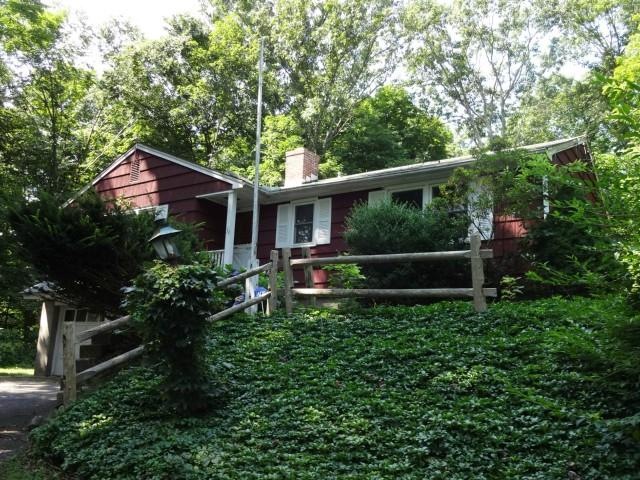 32 Taunton Lake Dr, Newtown, CT 06470 - photo 1