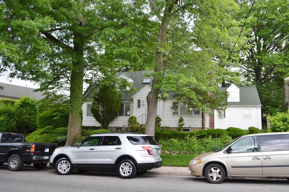 966 Bard Ave, Staten Island, NY 10301 - photo 1