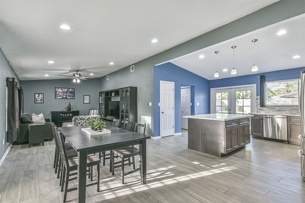 17007 Townes Rd, Friendswood, TX 77546 - photo 1