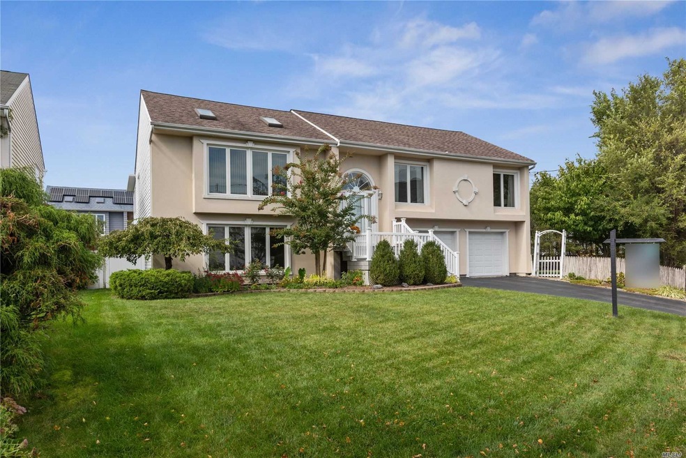 2712 Beaver Turn, Seaford, NY 11783 - photo 1