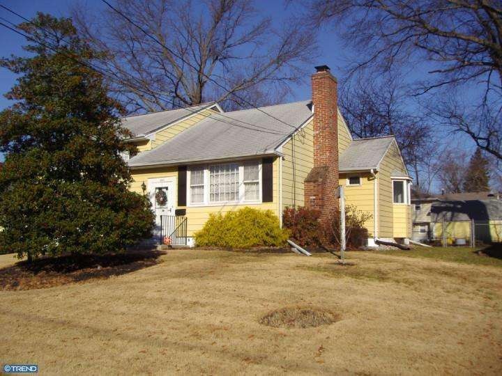 445 Parkview Dr, Mount Holly, NJ 08060 - photo 1