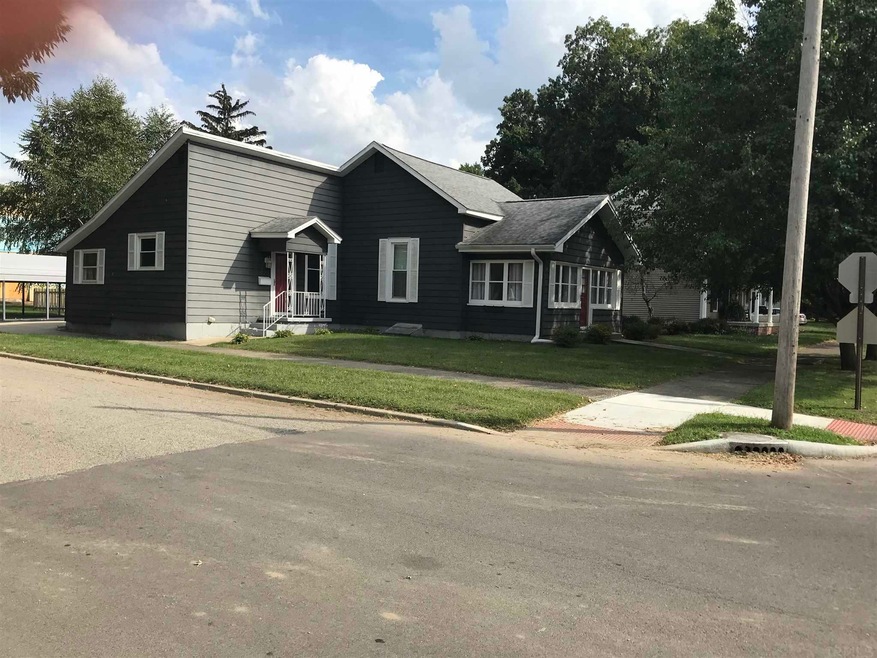 422 6th St, Covington, IN 47932 - photo 1