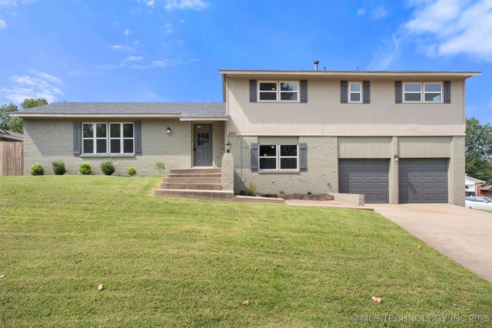 1063 Rolling Meadows Ct, Bartlesville, OK 74006 - photo 1