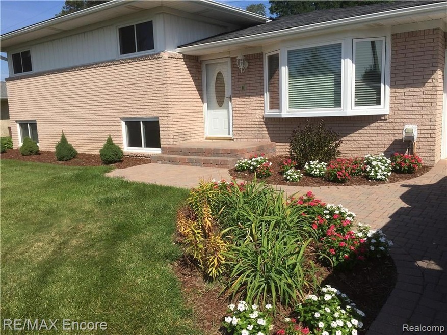 19 Baycrest St, Waterford, MI 48327 - photo 1