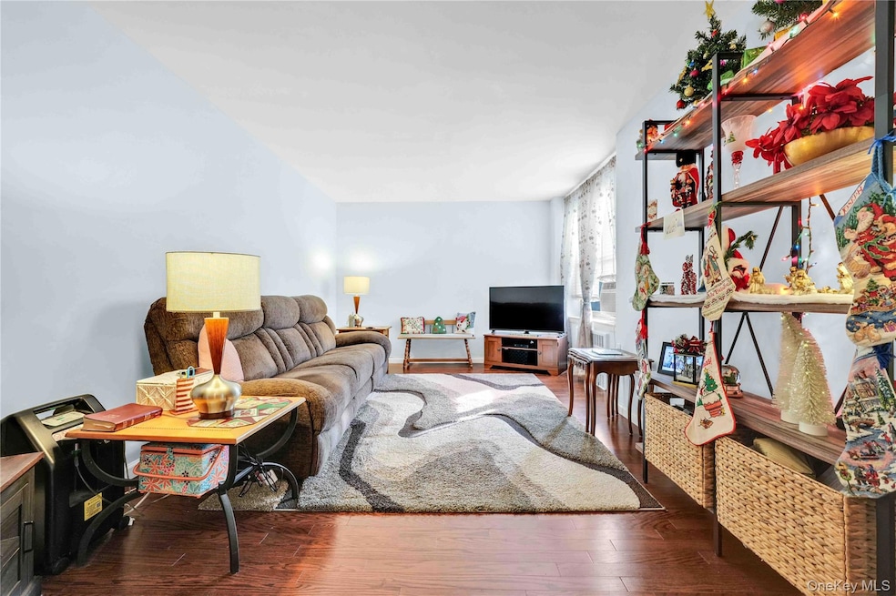 Mitchell Gardens Co-Op #3 unit 5G, Flushing, NY 11354 - photo 1