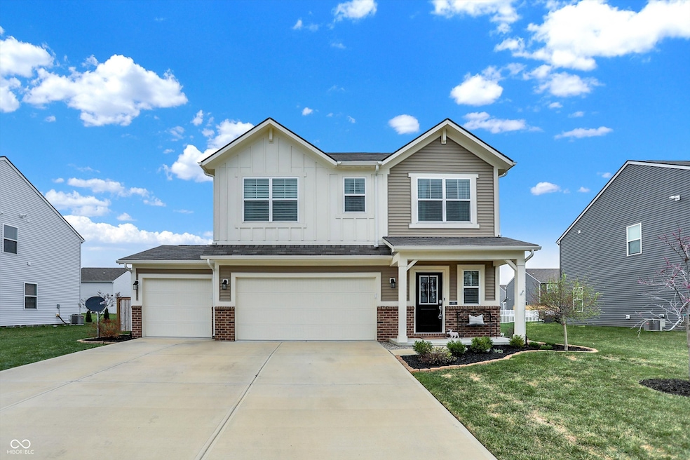 371 Bluestem Ln, Whiteland, IN 46184 - photo 1