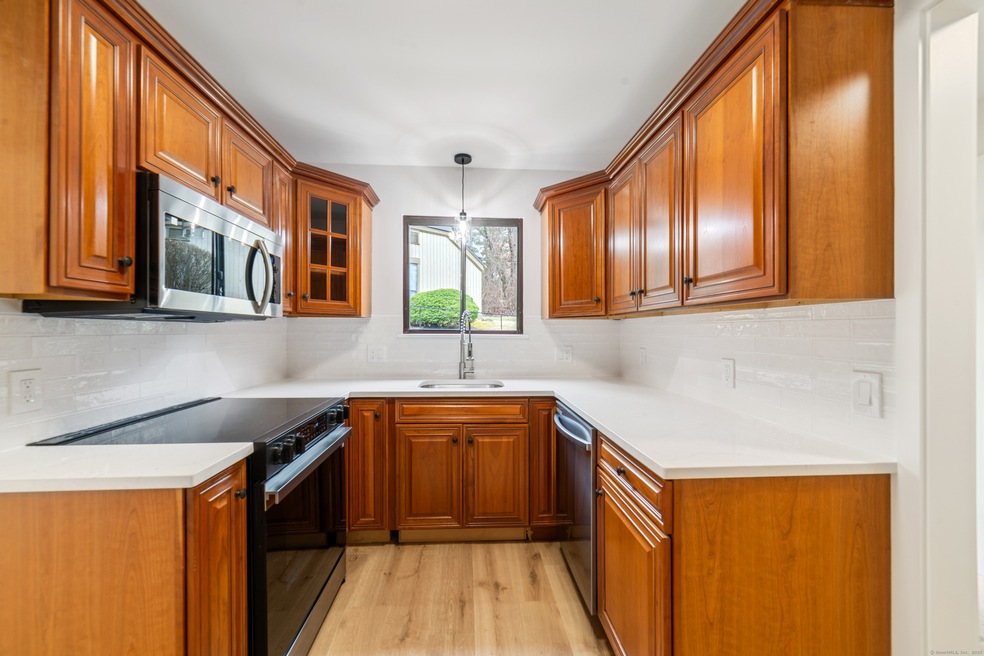 686 Heritage Village unit B, Southbury, CT 06488 - photo 1