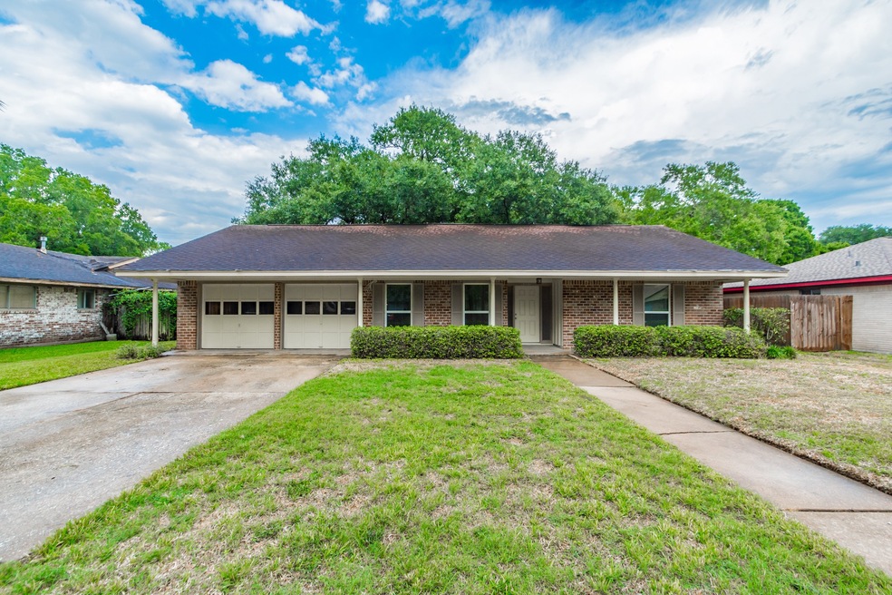 3721 Chadwick Dr, Alvin, TX 77511 - photo 1