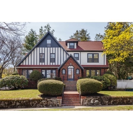 4 Wollaston Ave, Arlington, MA 02476 - photo 1