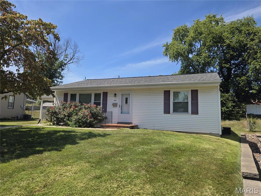 1807 W Clark St, Saint Charles, MO 63301 - photo 1