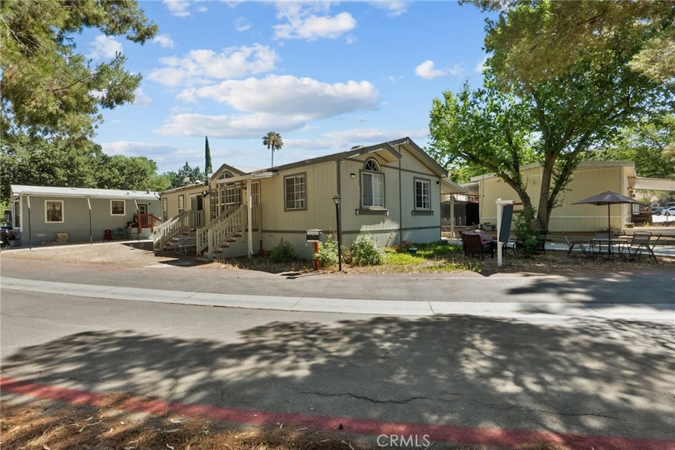 36200 Paradise Ranch Rd unit 1, Castaic, CA 91384 - photo 1