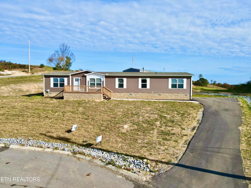 320 Perkey Way, Tazewell, TN 37879 - photo 1