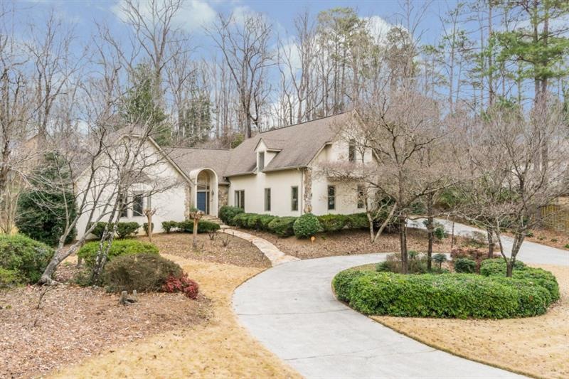 Welcome Home to Beautiful 1189 Stoneheath Mews!