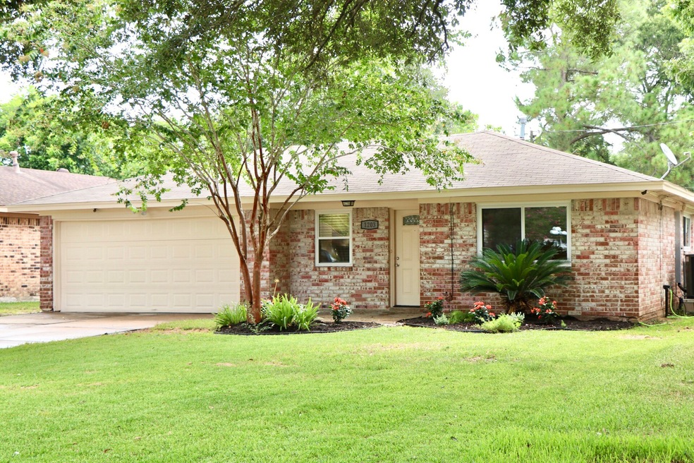 1203 Elm St, Alvin, TX 77511 - photo 1