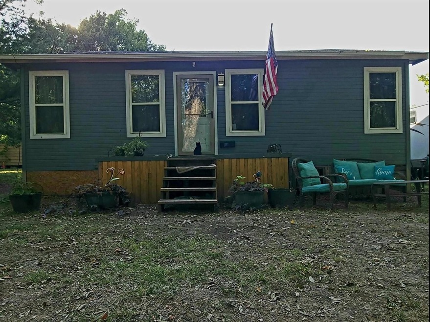 411 Braz St, Bonham, TX 75418 - photo 1