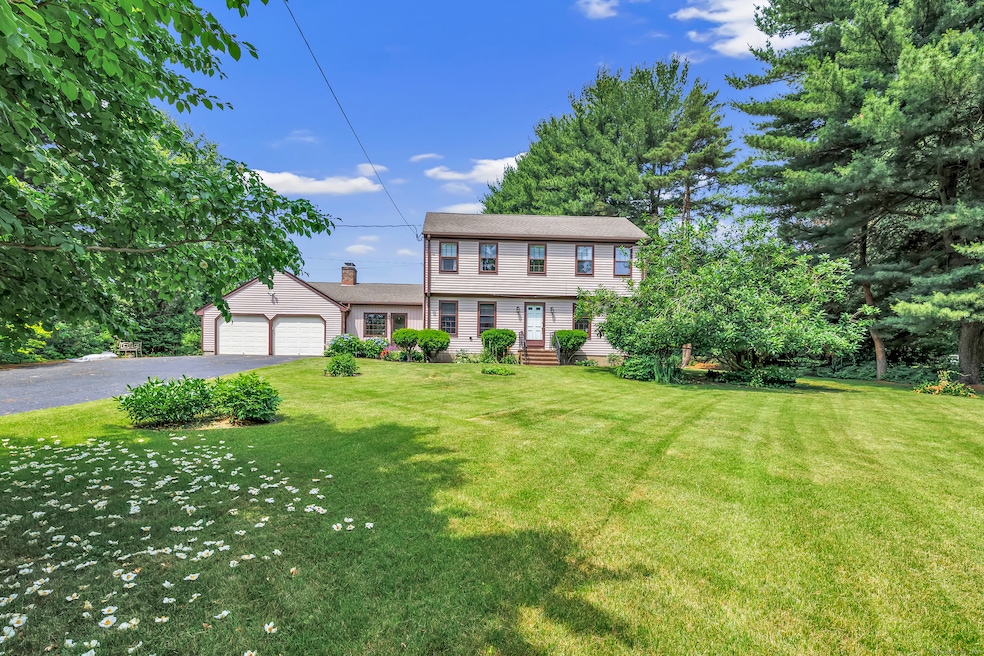 Beautiful Colonial in Hillandale neighborhood in T