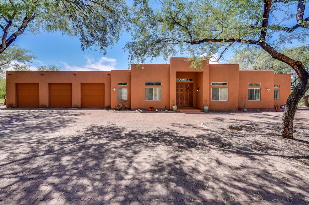 East Kit Carson Pl_2