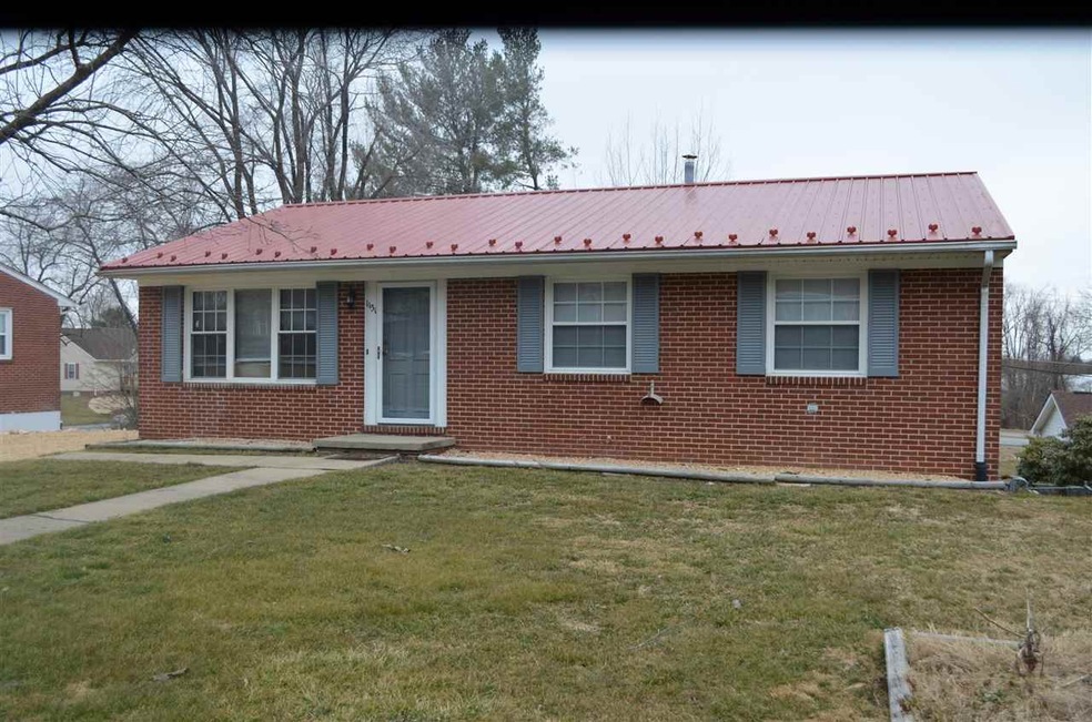 1131 S Winchester Ave, Waynesboro, VA 22980 - photo 1