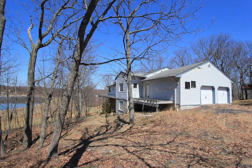 151 Mockingbird Ct, Bushkill, PA 18324 - photo 1