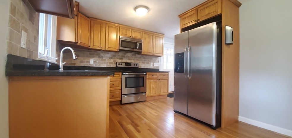 33 Stoneleigh Rd unit 1, Holden, MA 01520 - photo 1