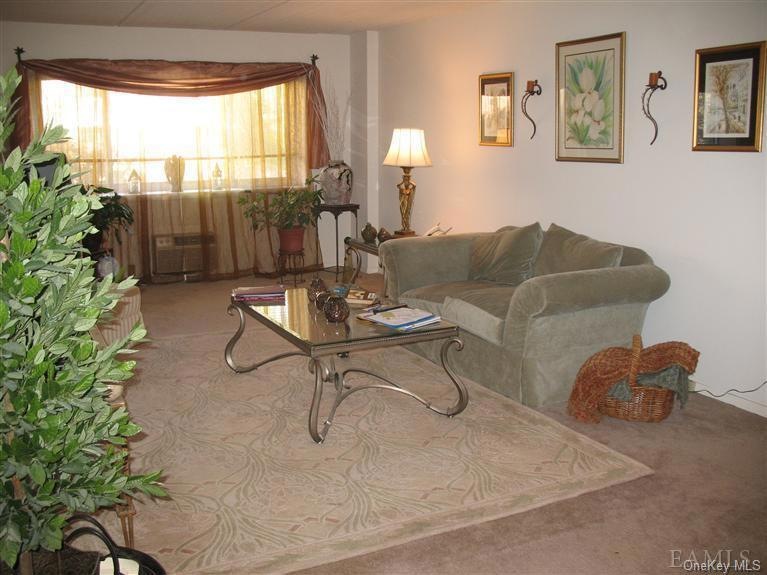 414 Benedict Ave unit 2D, Tarrytown, NY 10591 - photo 1