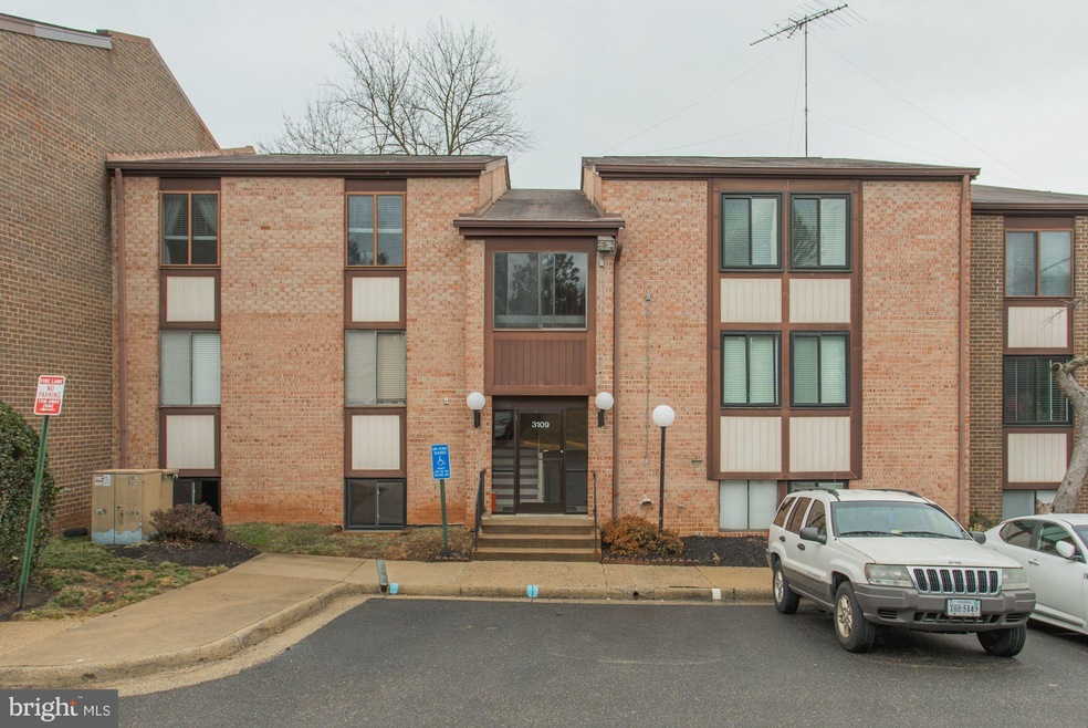 3109 Buccaneer Ct unit 1, Fairfax, VA 22031 - photo 1