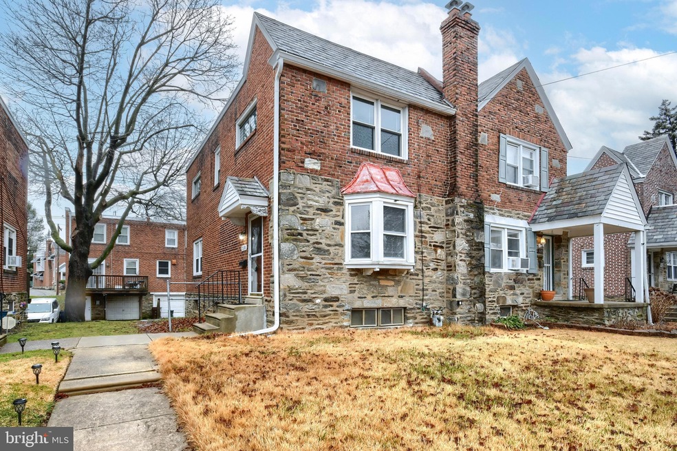 318 N Maple Ave, Lansdowne, PA 19050 - photo 1