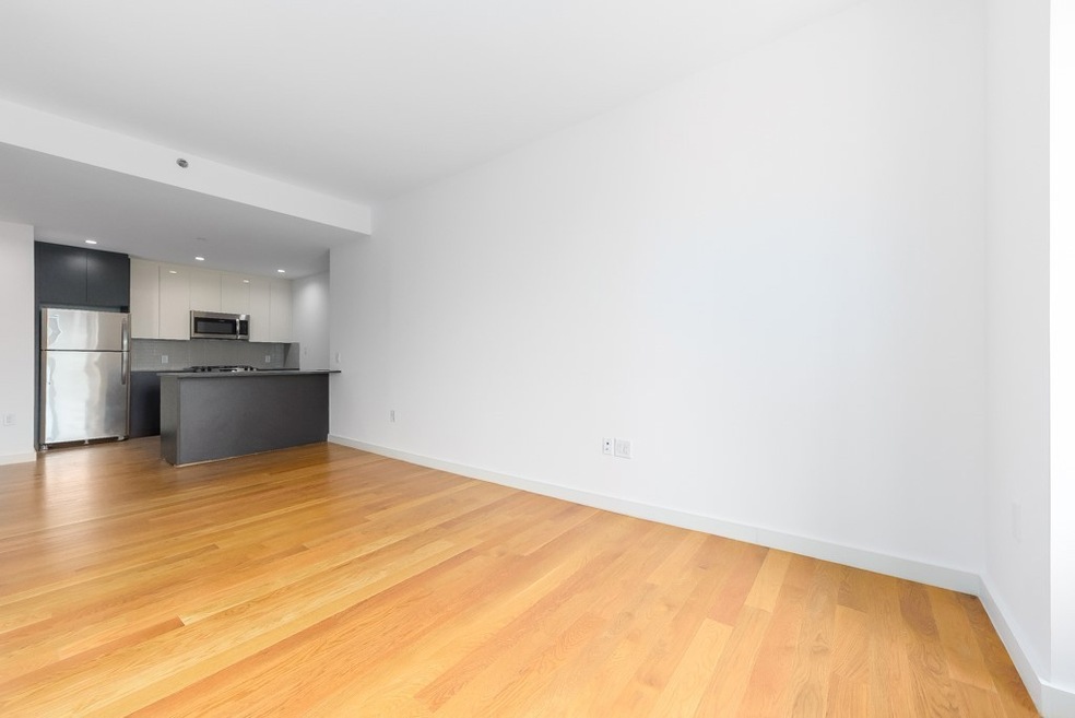 31-43 Vernon Blvd unit 609, Long Island City, NY 11106 - photo 1