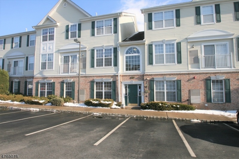 113 Limerick Ln unit 113, Phillipsburg, NJ 08865 - photo 1