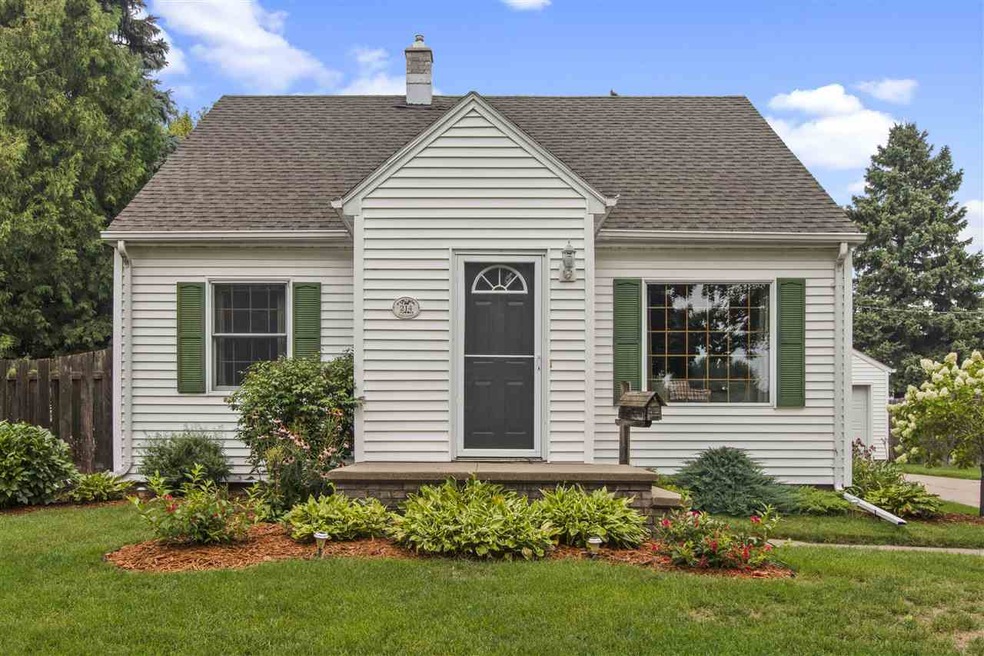 214 Lox Ct, Combined Locks, WI 54113 - photo 1