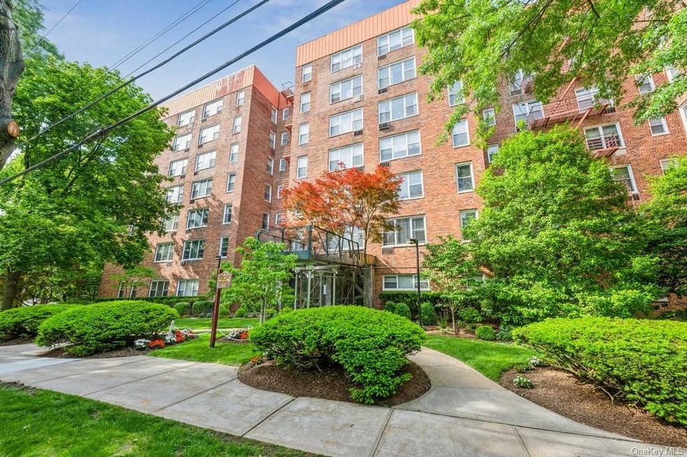 Cresthaven unit 603, Yonkers, NY 10703 - photo 1