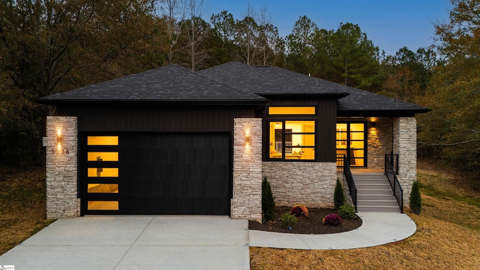 1026 Blumefield Rd, Anderson, SC 29625 - photo 1