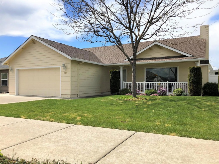 914 Crystal Dr, Eagle Point, OR 97524 - photo 1