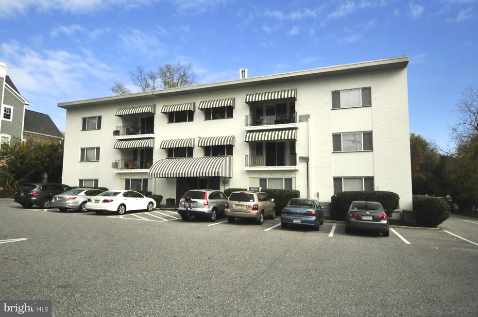 6301 N Charles St unit 202, Baltimore, MD 21212 - photo 1