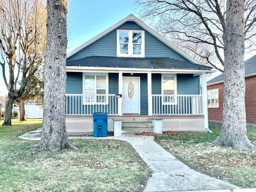 237 E 1st St, Oglesby, IL 61348 - photo 1