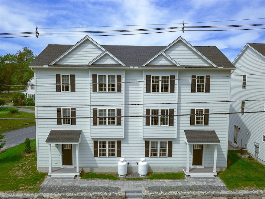 152 W Main St unit A, Millbury, MA 01527 - photo 1