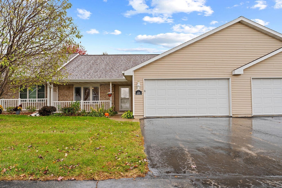3145 White Tail Ln unit C, Oshkosh, WI 54904 - photo 1
