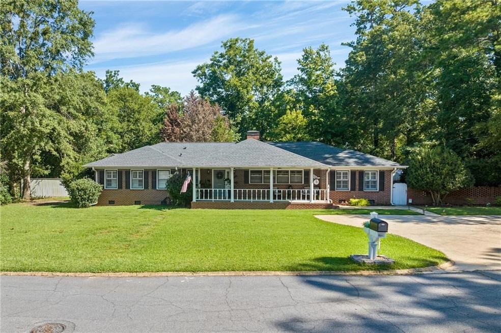 Ranch-style house with a front yard and a porch